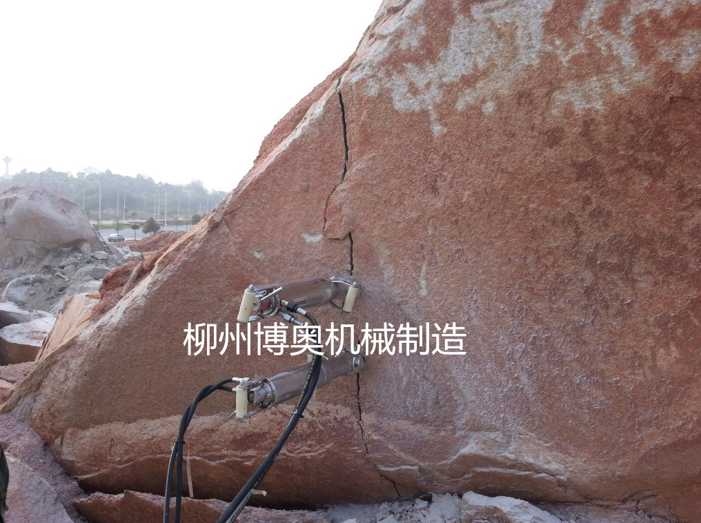 矿山破石设备岩石分裂机